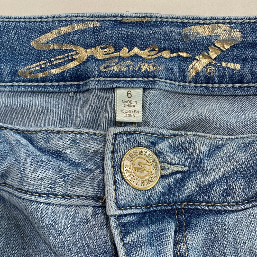 7 For All‎ Mankind Weekend Distressed Shorts - Picture 7 of 8